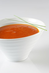 Bol de soupe rouge
