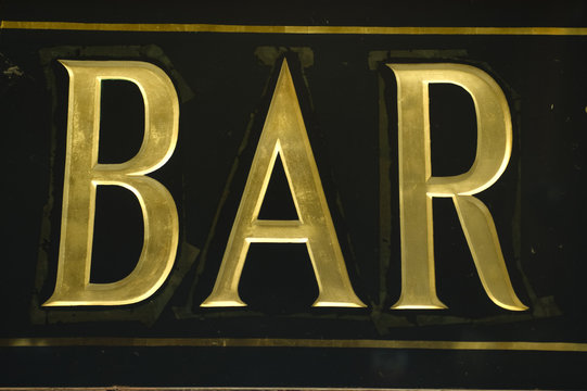 Enseigne de Bar &agrave; Paris