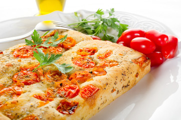 focaccia with tomatoes - focaccia con pomodorini