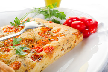 focaccia with tomatoes - focaccia con pomodorini