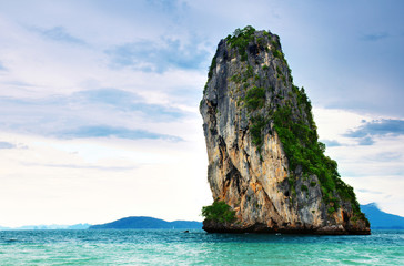 Naklejka premium High cliffs on the tropical island