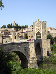 Fototapeta premium villa fortificada medieval de Besalu (Girona)