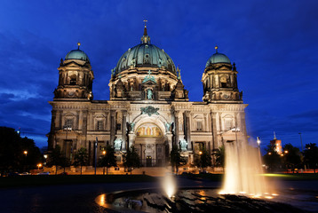 the Berliner Dom in the night in Berlin © Gary