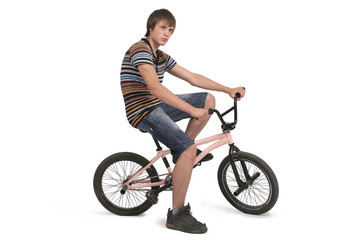 Fototapeta na wymiar piękny facet siedzi na rowerze