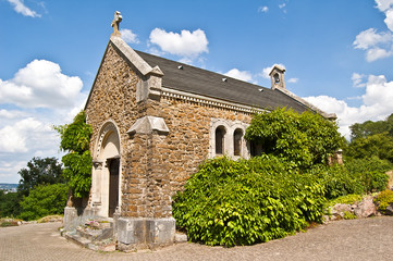 Fototapeta premium Petite chapelle en Lorraine à Nancy dans le jardin botanique