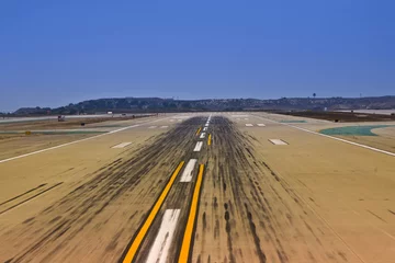 Foto op Plexiglas runway at Los ANgeles international Airport © travelview
