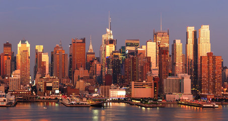 Fototapeta na wymiar New York City Manhattan sunset