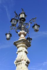 Fototapeta na wymiar Sommet de la fontaine Plaza Virgen de los Reyes, Séville