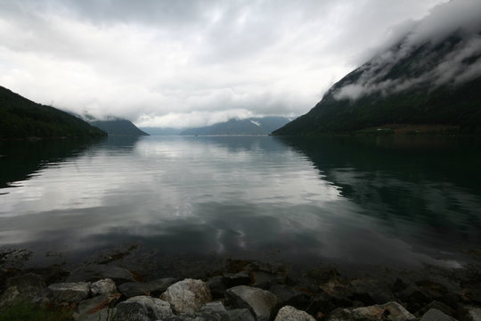 Eidfjord in Norwegen im Dunst