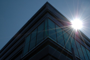 Gebäude mit Sonne © nh