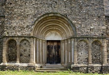 Fototapeta na wymiar portal of cisnadioara church