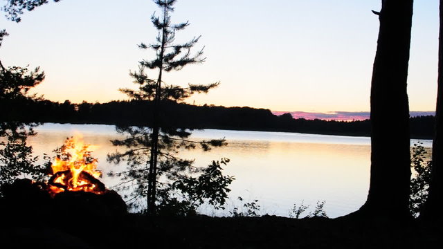 Lagerfeuerromantik am see