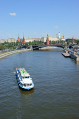 Fototapeta na wymiar Moscow Kremlin wall and Moscow river with ship