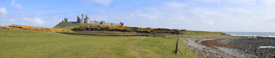Fototapeta na wymiar Dunstanburgh castle northumberland coast