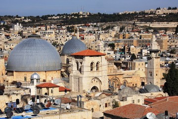 Fototapeta na wymiar Grobu Świętego i stare miasto w Jerozolimie