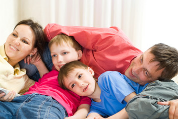 Obraz premium family lying on the carpet