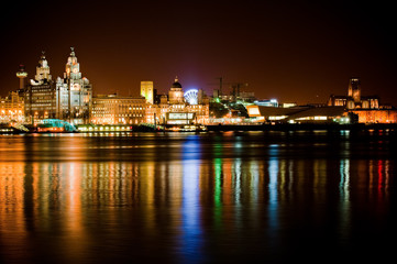 Obraz premium Night time Liverpool city