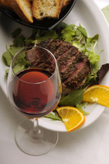 Vino con manzo alle erbe e lardo di Sauris