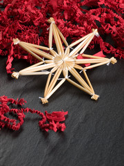 Weihnachtsdeko-Strohstern