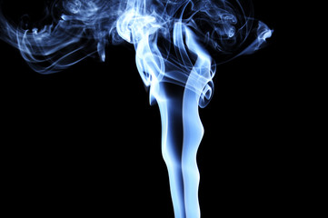 humo sobre fondo negreo