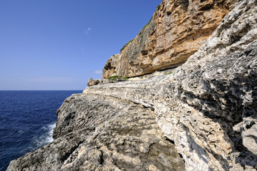 Fototapeta na wymiar Rocheux wybrzeżu w Cala Figuera Majorque
