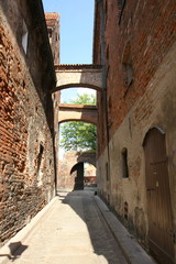 Alley in the polish city of Toruń © teine