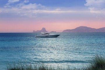 Fototapeta na wymiar srebrny turkusowy Illetas Formentera morze zachód słońca