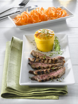 rumsteck au poivre noir avec flan de carottes