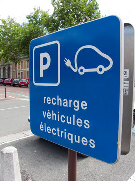 Place de parking, recharge de voiture électrique