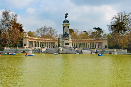 Monumento a Alfonso XII en Parque del Retiro, Madrid