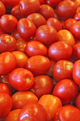 Red tomatoes in a farmers' market
