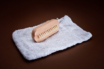 brosse et gant de toilette