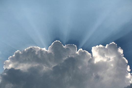 Sonne hinter wolken