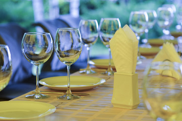 Banquet table
