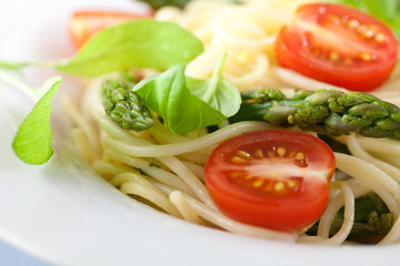 Spaghetti with asparagus