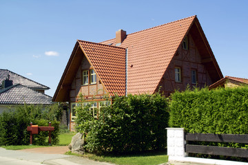 Fototapeta na wymiar Eigenheimbau im Havelland auf dem Lande