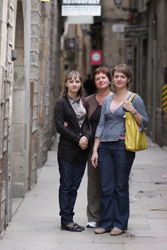Three women poses at the street