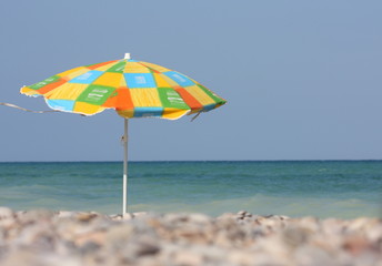 Sombrilla en un playa del Mediterráneo