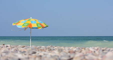 Sombrilla en un playa del Mediterráneo