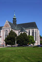 Fototapeta na wymiar Budynek klasztoru na placu Mendla w Brnie, w Czechach