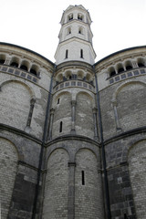 Obraz premium Turm der Apostelnkirche in Köln