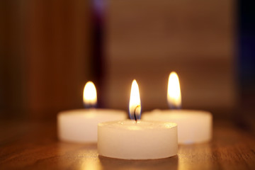 Warme Stimmung, Kerzen, Kirche