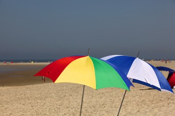 Sonnenschirme am Strand