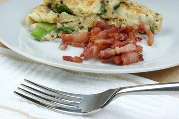 Rührei mit gebratenem Speck