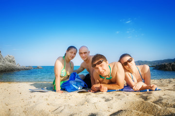 Fototapeta premium Happy friends on beach