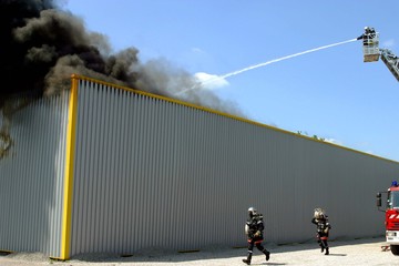pompiers étangnat un incendie