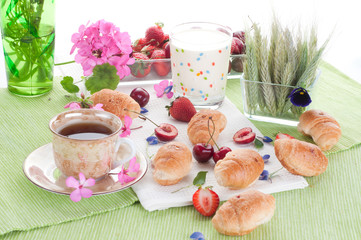 Breakfast. croissant with berries