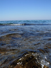 piccola onda sul mare