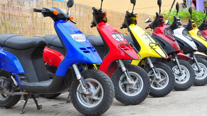 Obraz premium Scooter motorbikes in the line