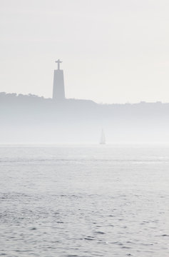 Fototapeta クリスト＝レイ像とヨット